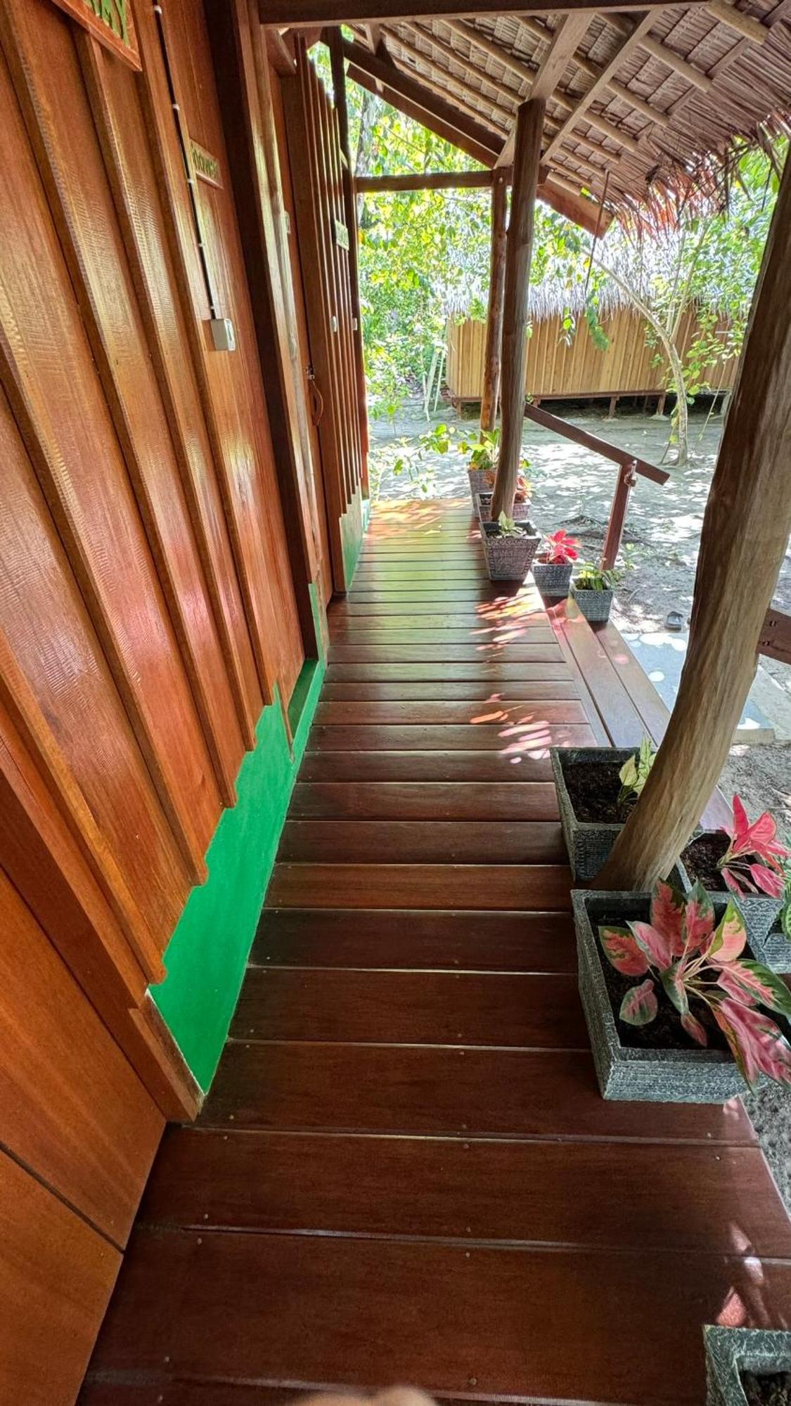 Отель Nyande Raja Ampat Pulau Mansuar Экстерьер фото
